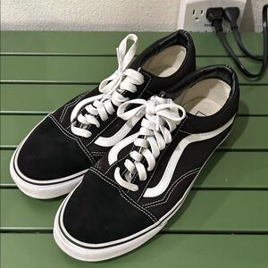 Vans Men's Classic Black and White Sneakers
